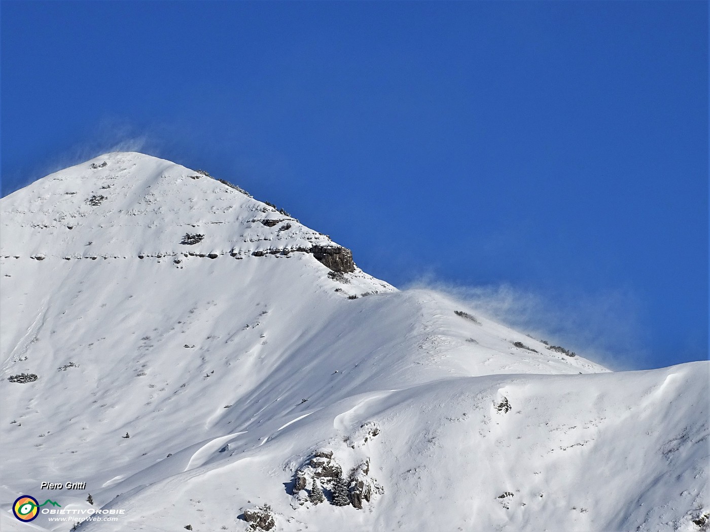 61 Sul Sodadura il vento spazza la neve.JPG